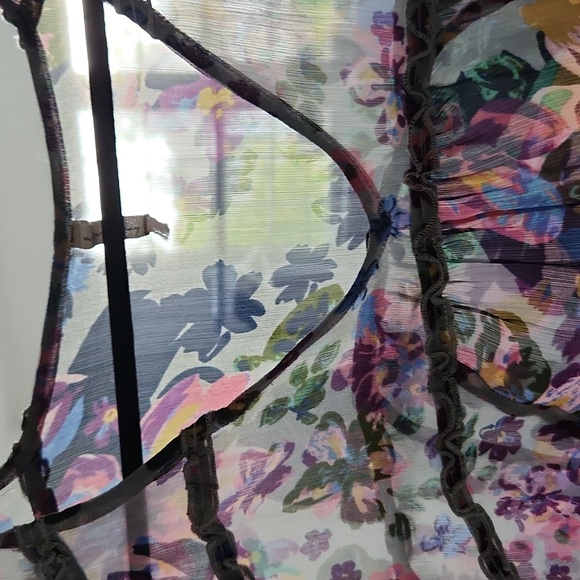 Floral flowy blouse - Picture 3 of 8